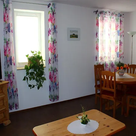 Cosy In Wei Ig With Garden Apartment