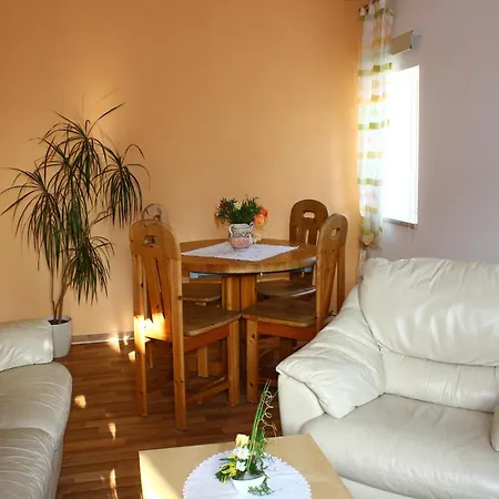 Cosy In Weissig With Garden Appartamento Struppen