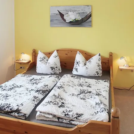 Cosy In Weissig With Garden Appartamento *