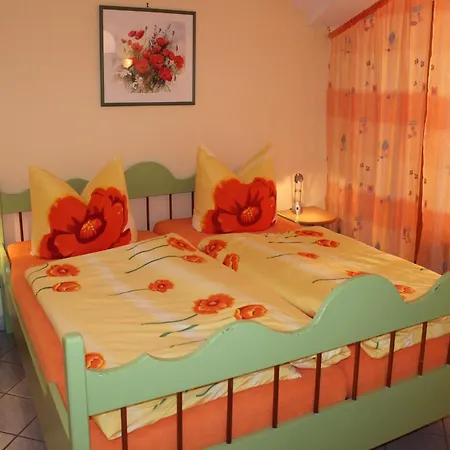 Cosy In Weissig With Garden Appartamento *