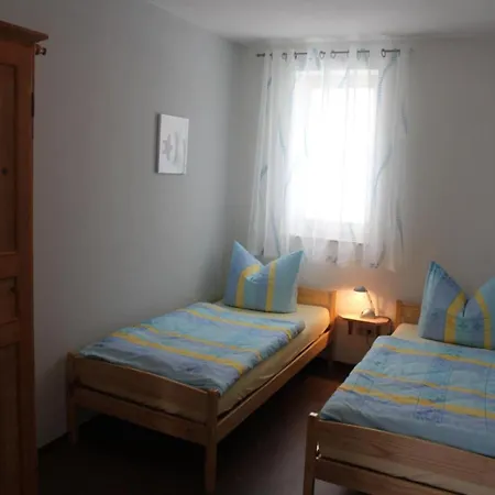 Апартаменты Cosy In Weissig With Garden *