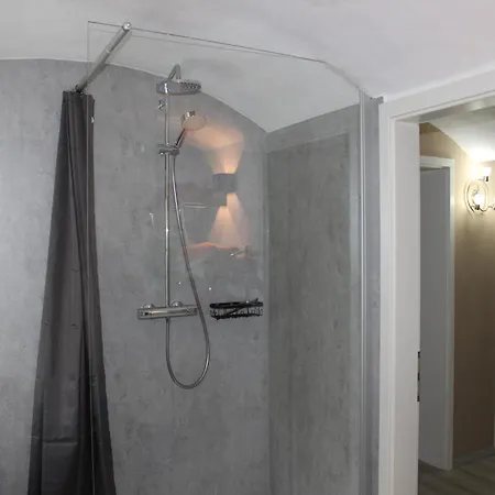 شقة Cosy In Weissig With Garden