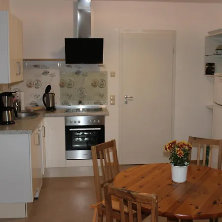 Апартаменты Cosy In Weissig With Garden *