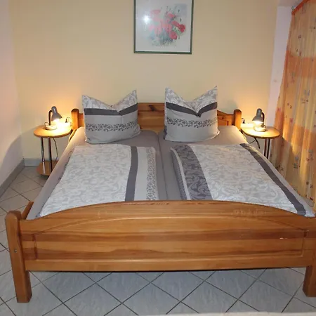 Апартаменты Cosy In Weissig With Garden *