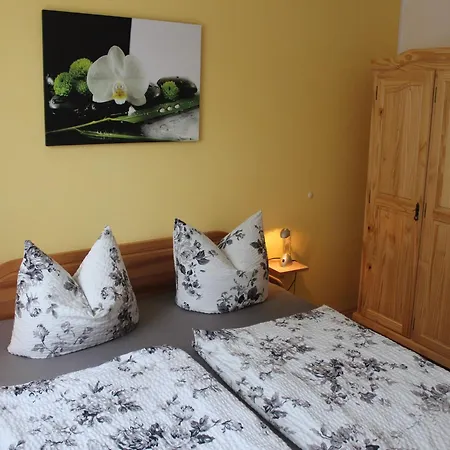 Cosy In Weissig With Garden Struppen