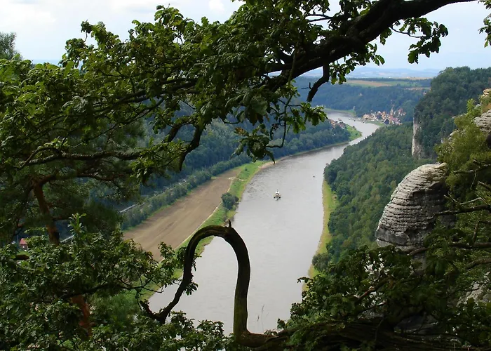 Апартаменты Cosy In Weissig With Garden