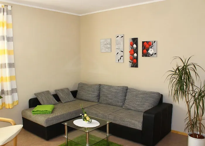 Апартаменты Cosy In Weissig With Garden