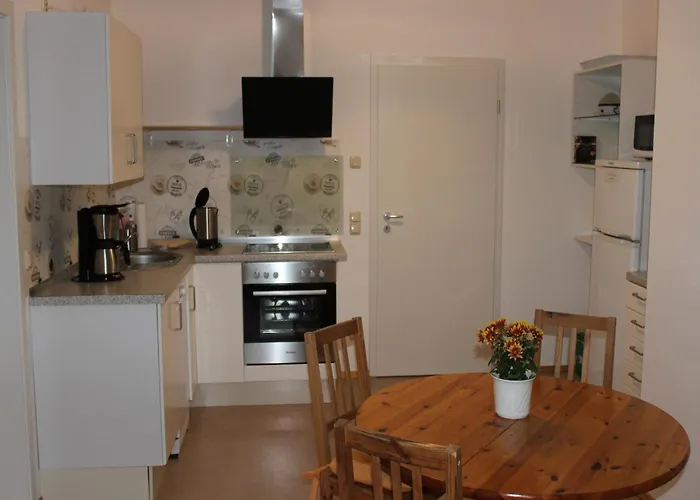 Апартаменты Cosy In Weissig With Garden *