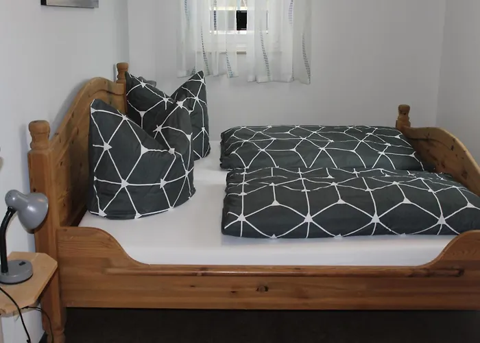 Апартаменты Cosy In Weissig With Garden